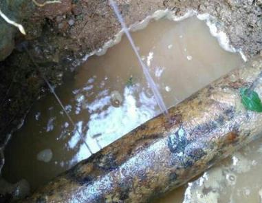 许昌市楼顶渗水维修公司分享下地暖漏水的原因及检测方法。